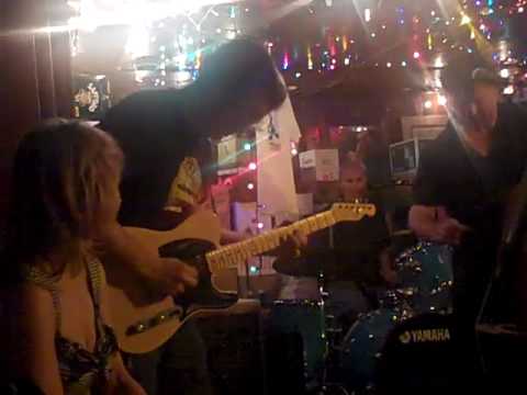 在 YouTube 上觀看「HANG-OVER ROYALE "WE THE BOYS WILL ROCK YOU"」 在 YouTube 上觀看「HANG-OVER ROYALE "WE THE BOYS WILL ROCK YOU"」