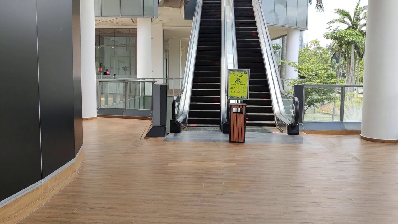 [Escalator Monday] KONE TravelMaster 110 Outdoor Escalators at Senayan Park, Jakarta