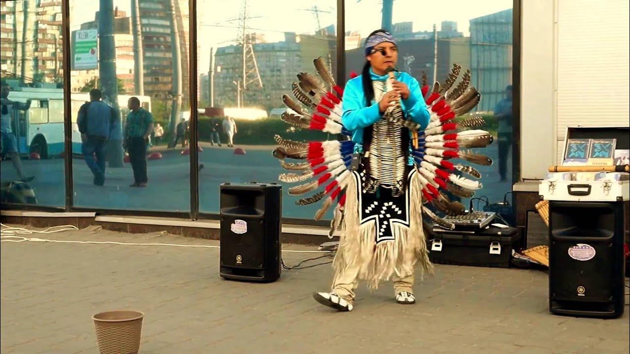 Индеец mp3. Группа Пакарина из Эквадора. Индейцы Pakarina. Индейцы в Москве поют и танцуют. Города индейцев.