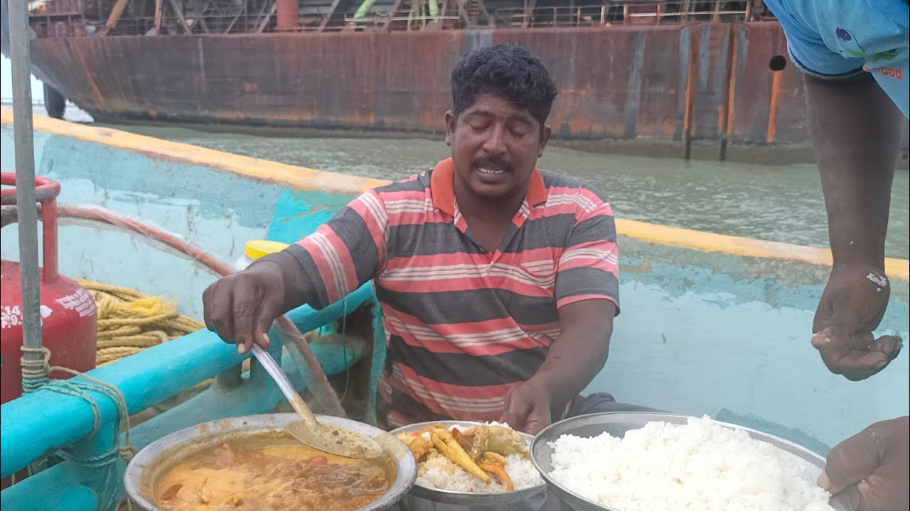 பிரமாண்ட கப்பலுக்கு அருகில் கடலில் மீன்குழம்பு சமையல்/FISHCURRY RECIEPS IN SEASHORE IN SHIP