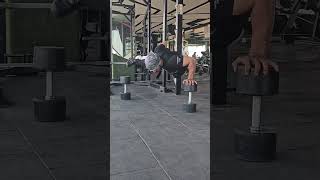 one hand push up challenge 💪🏻 #gymlife #motivation #fitneess #fitnesstraining #gymlifestyl