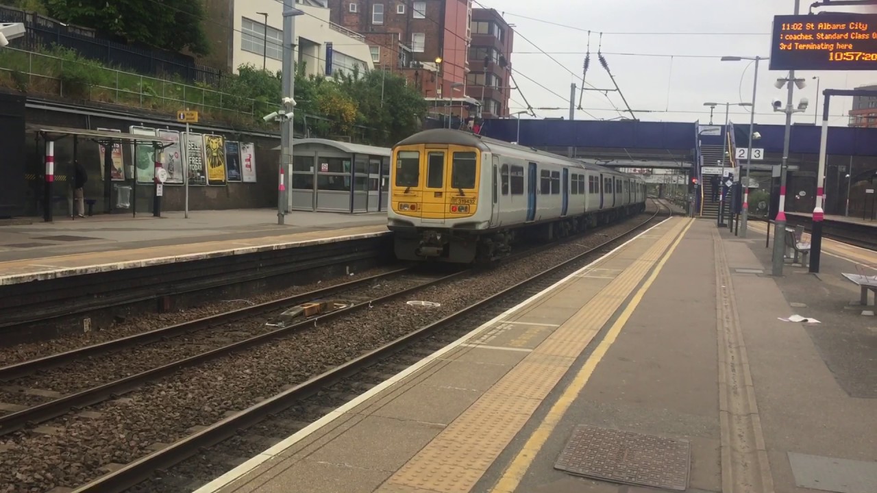 319432 departs west hampstead thameslink