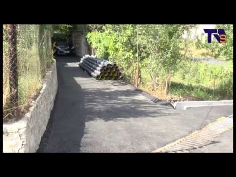 მერიის თანამშრომლის მოასფალტებული ეზო და რეაბილიტაციის გარეშე დარჩენილი ქუჩის ნაწილი გურამიშვილზე