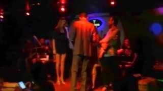 Tuğba Özay - Kirik Masa