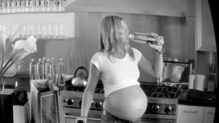 Jennifer Aniston Pregnant With Triplets In New Commercial!