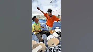 الشباب بتاع الصيدليات 