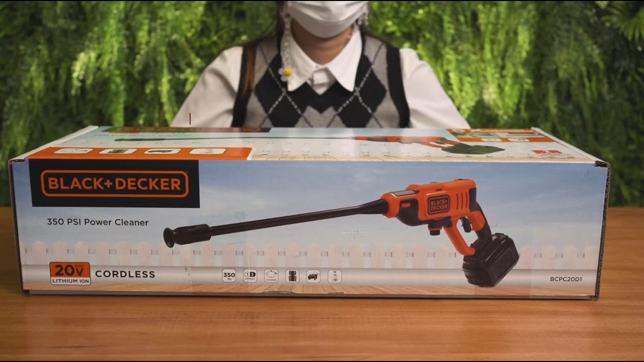 Black & Decker BCPW350C1 20V Max Lithium-Ion 350 PSI Cordless Power Cleaner Kit (1.5 Ah)