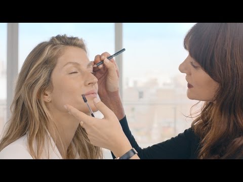 CHANEL Beauty Talks: Episode #1 Free Your Glow - Bonus Video "Modern Eyebrows"