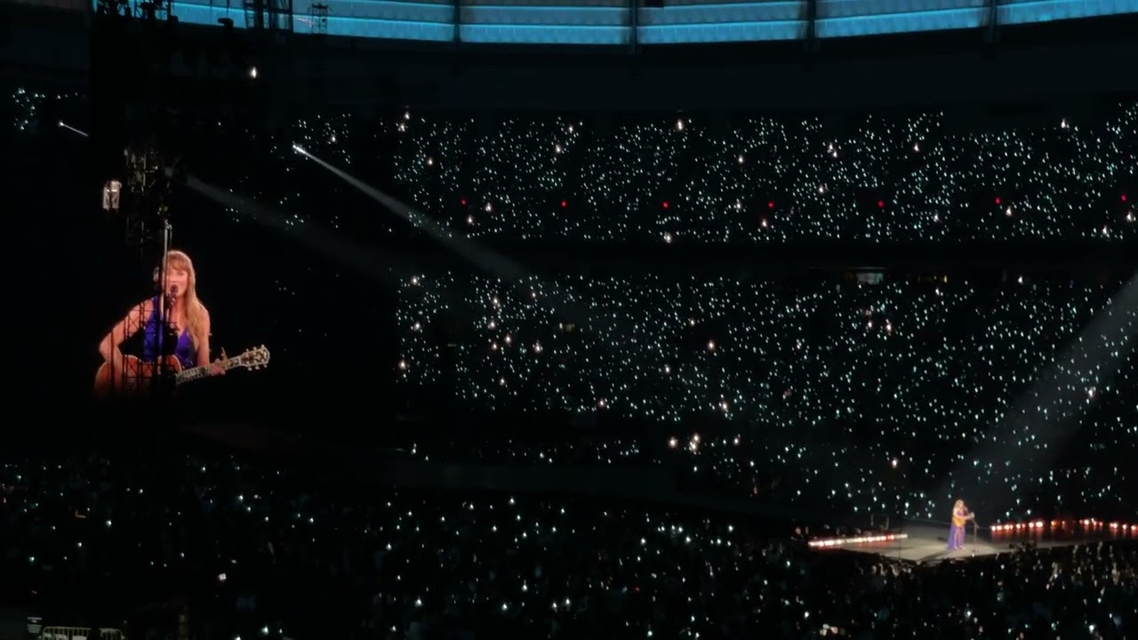 Taylor Swift live - Haunted x Wonderland acoustic 4K - N1 Vancouver Eras Tour 2024