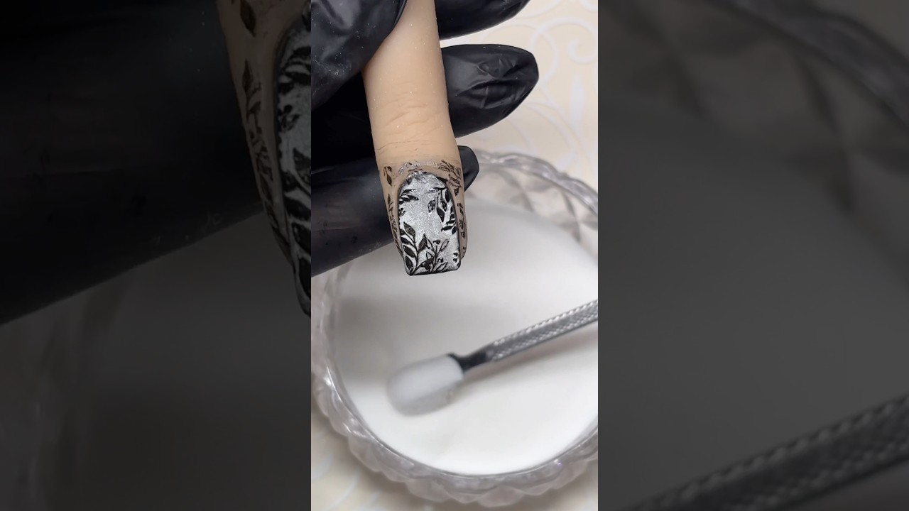 Текстурированные листья с лаком &laquo;Кошачий глаз&raquo;