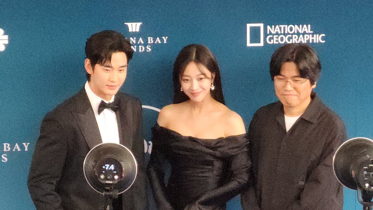 241120 DISNEY : A NIGHT OF STARS -BLUE CARPET IN SINGAPORE - KIM SOOHYUN & JO BOAH (KNOCK OFF)