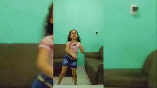 Menina Dança Dança
