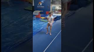 Aula De Ginástica Olimpica Com Minha Filha Autista Severo. Criança Autista Não Verbal.