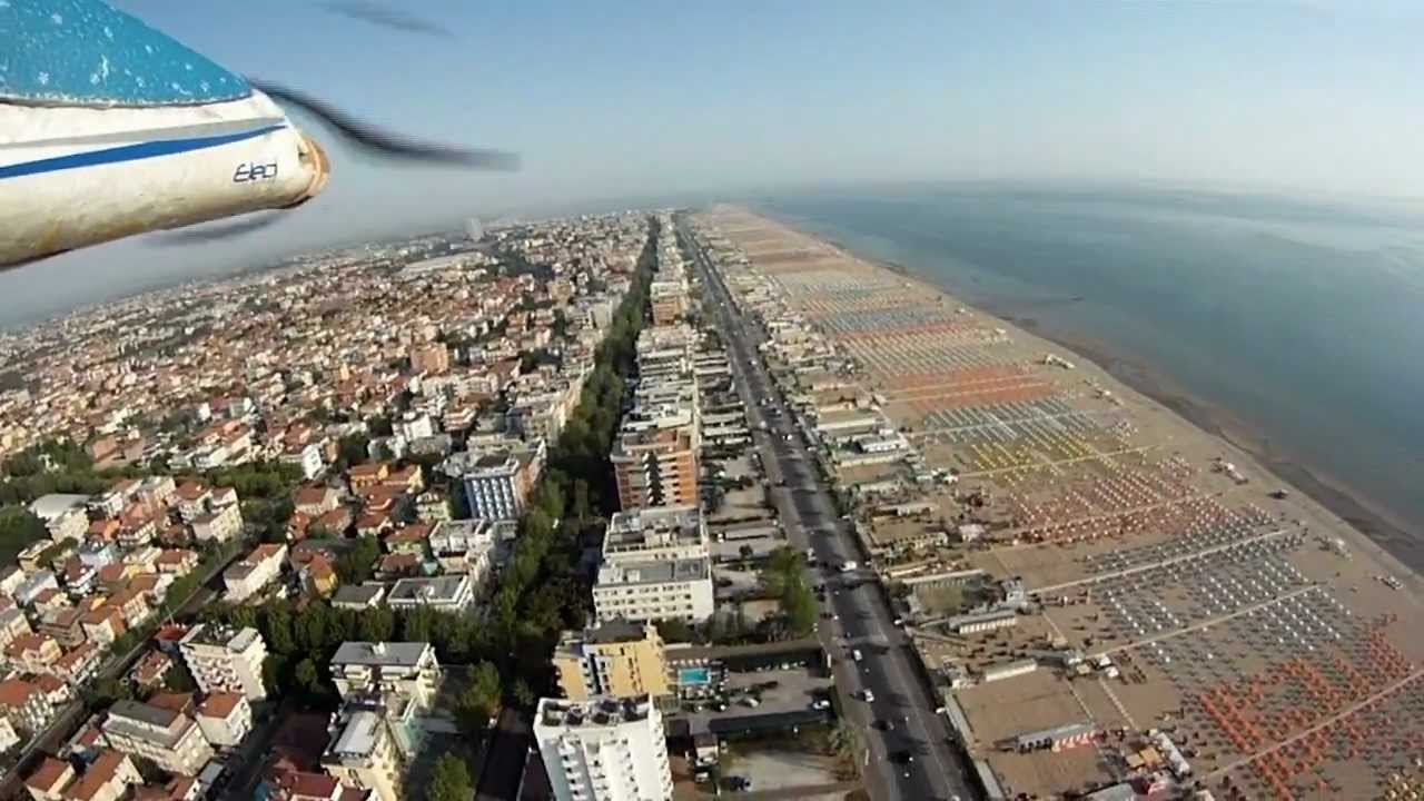 RIMINI sorvolo spiaggia BAGNO 85 con panoramica ad alta quota - YouTube RIMINI sorvolo spiaggia BAGNO 85 con panoramica ad alta quota - YouTube