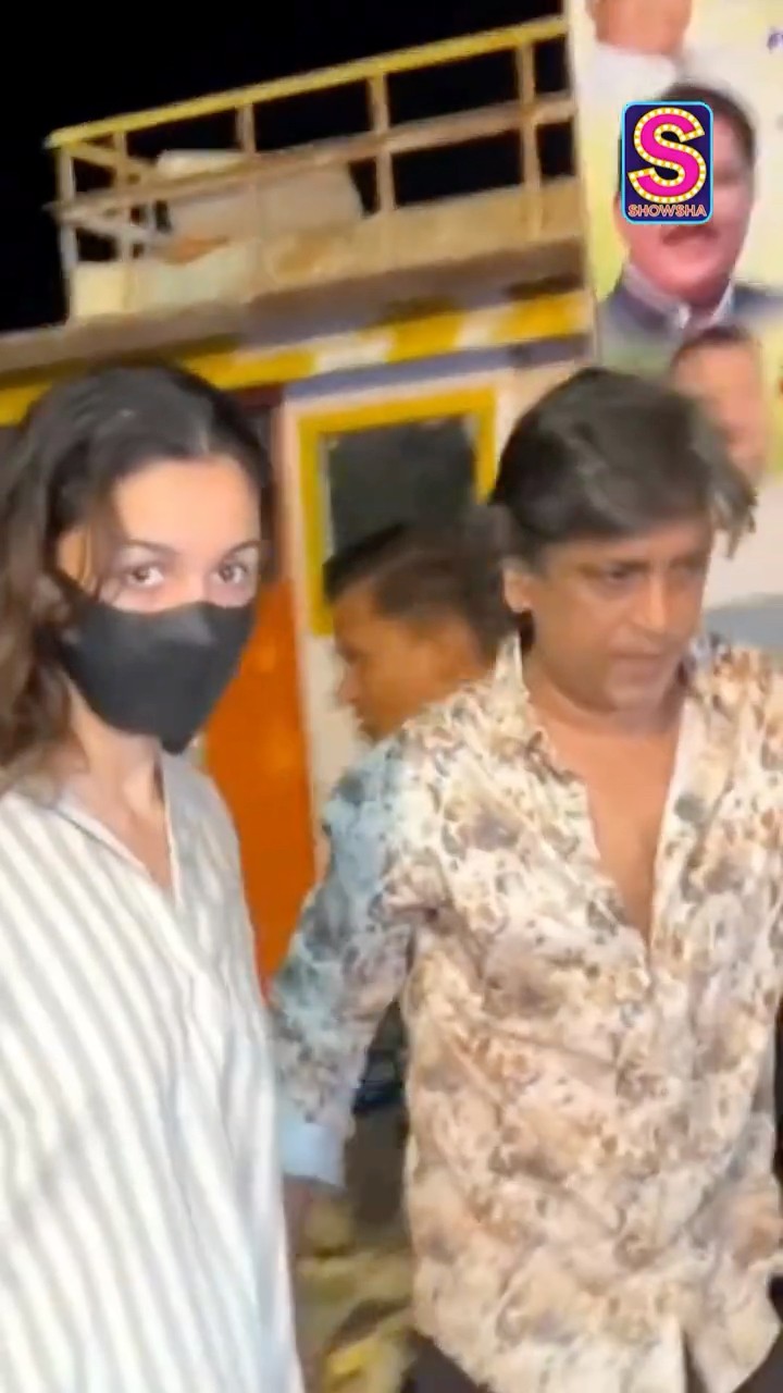 Raha’s Mom Alia Bhatt Opts For Auto Ride Over Luxury And Fancy Cars | #shorts | N18S | News18