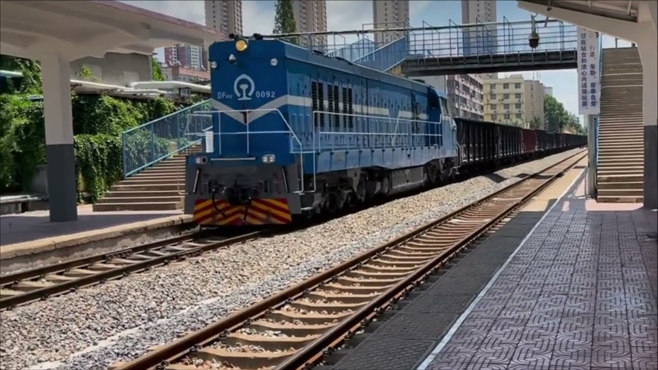 Power on the Tracks | Exploring a Stunning Dual Locomotive in Action!