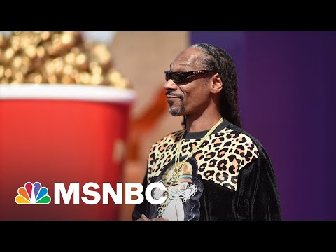 Snoop Dogg On BLM, Police & Tupac’s Politics In New Ari Melber Interview | Mavericks