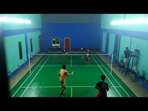 Virall anak kecil jago bermain Badminton.(Turnamen antar RT). 