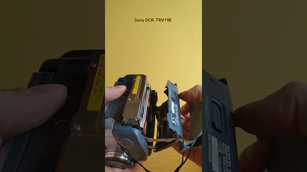 Ejecting a cassette Sony DCR-TRV19E 