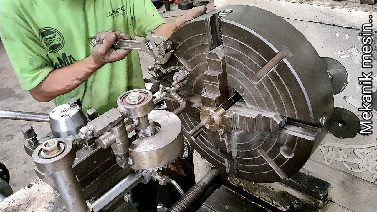 The technique of making twoway oil grooves on albronze bushings YouTube