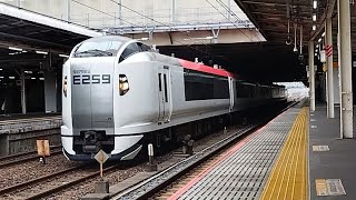 E259系Ne-021編成新塗装OM出場(塗装変更)が大宮駅出発