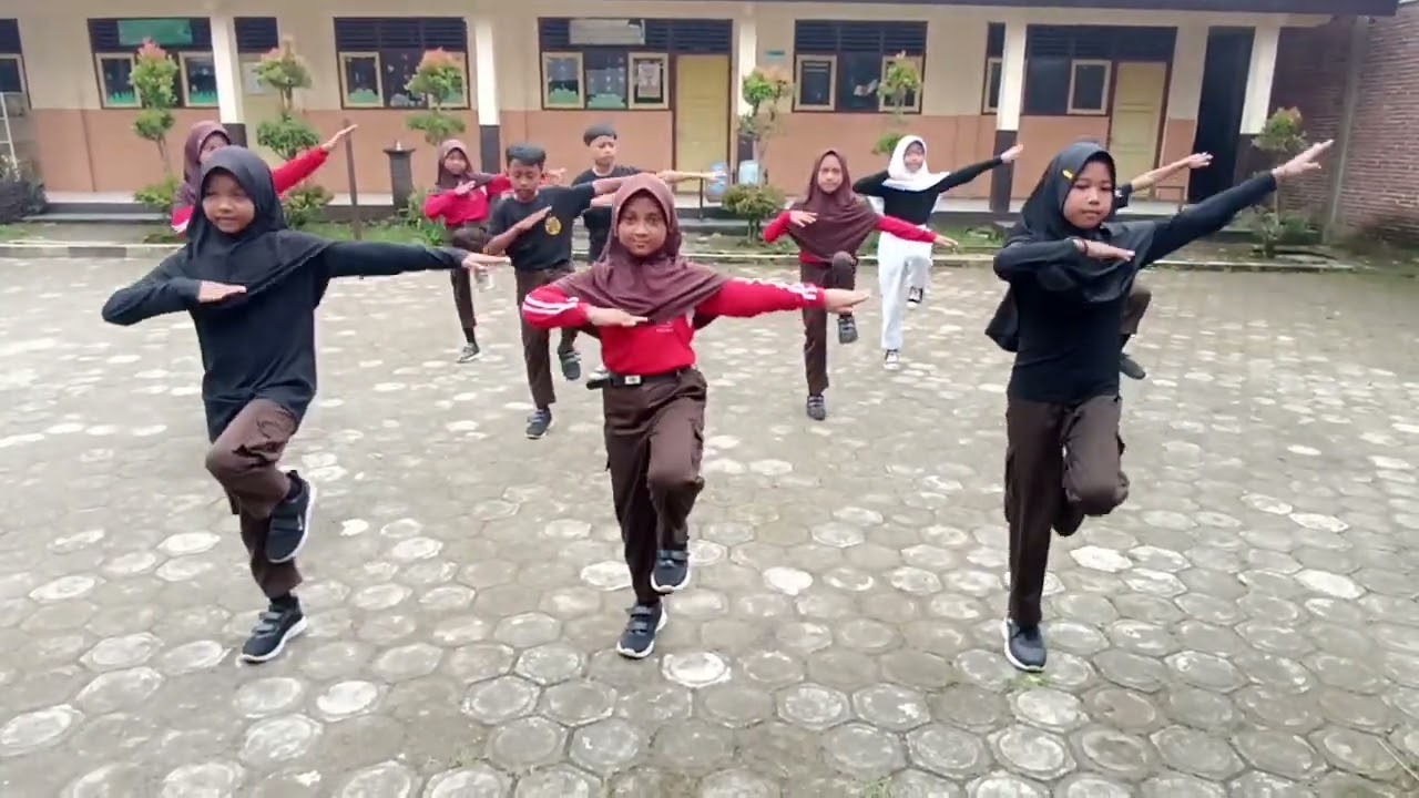 Senam Anak Indonesia Hebat SDN 1 Prigi