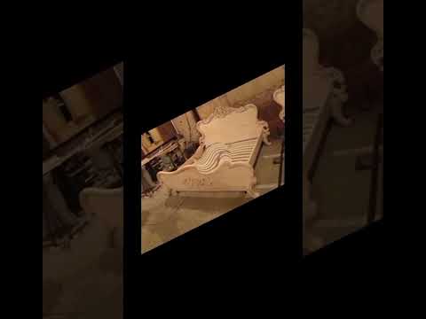 Кровати из массива ручной работы.