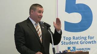 Dr Bryan Johnson accepts award as Tennessee Superintendent of the Year for 2021