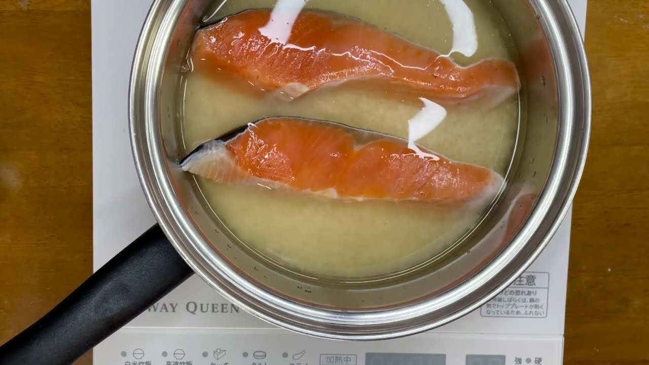 鮭寿司】酢飯と鮭フレークが一気に出来ちゃいます - YouTube