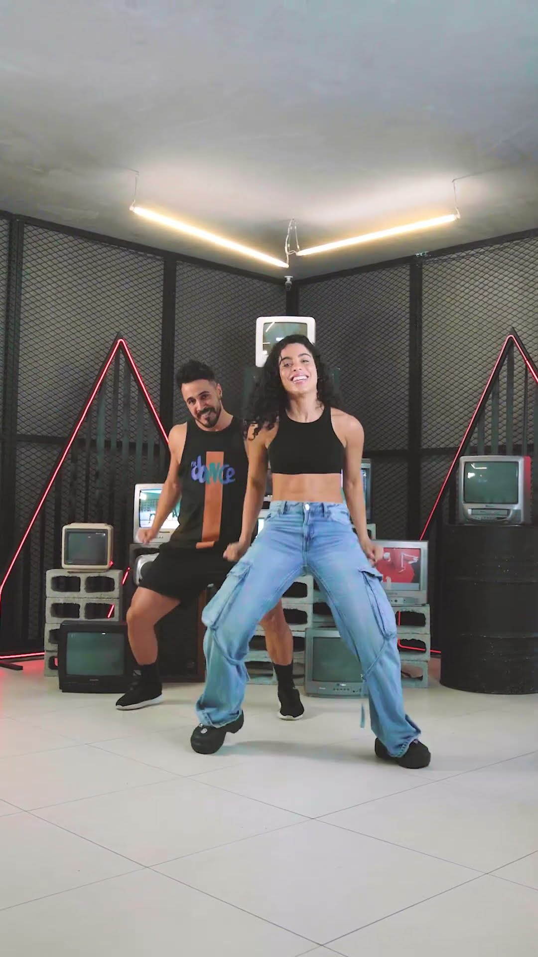 Essa coreo tá com sabor de tutti frutti, dá vontade de dançar sem parar! ???