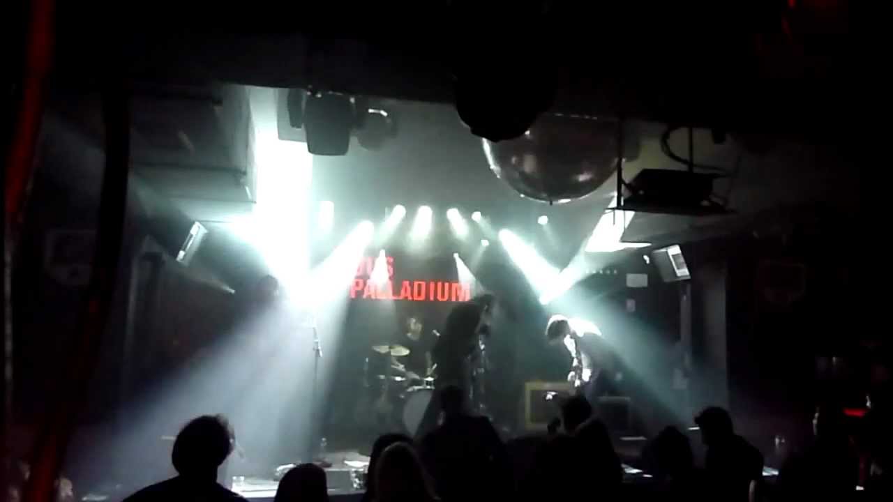 Dumpamundo by Threatmantics, live in Paris