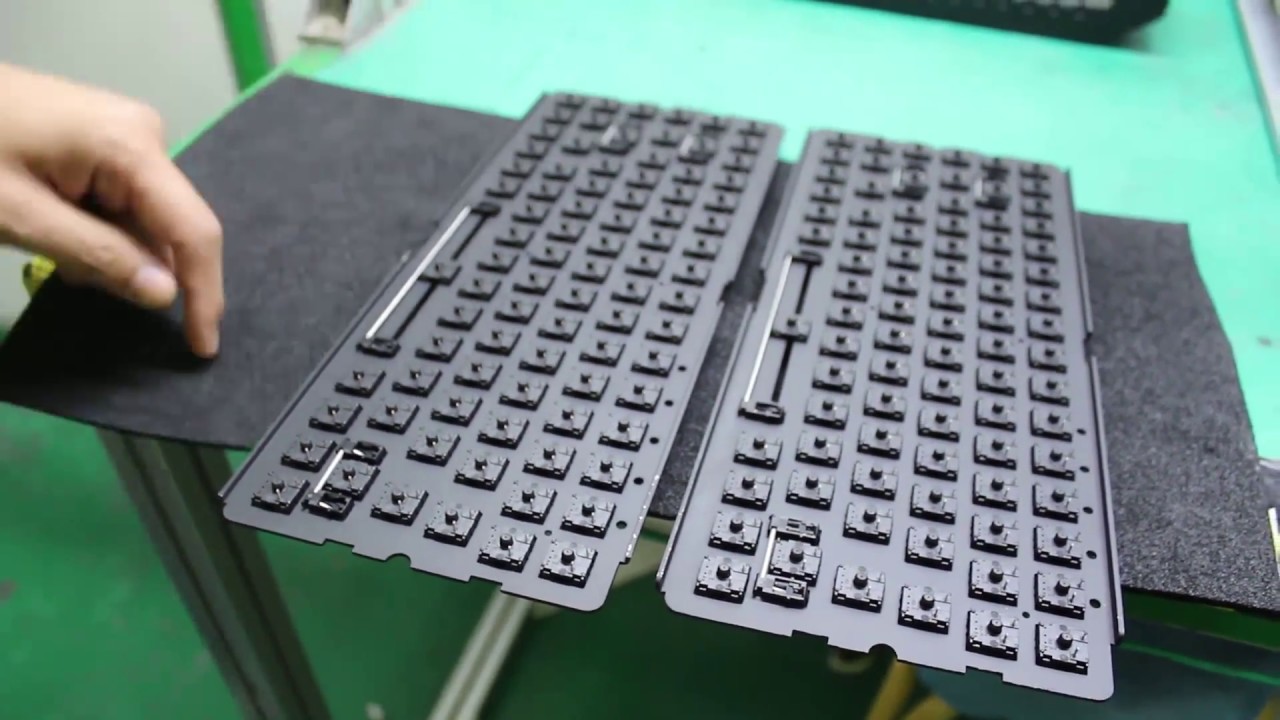 レトロなのにデジタル。タイプライター風ワイヤレスキーボード「PENNA