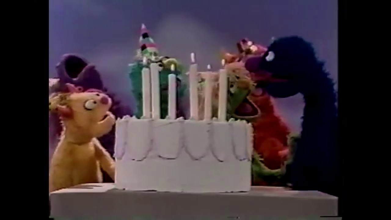 Grover's friends scream from the top of their lungs - YouTube