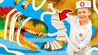 Видео про игрушки и Игры в доктора. Игрушечный динозавр повредил лапку. Больница для животных.