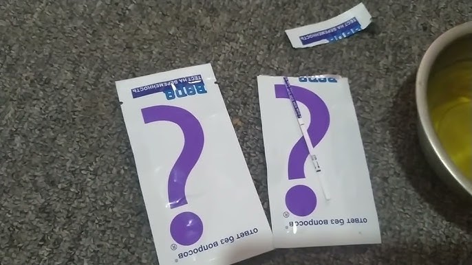 Katta yoshli mushuk surati Cesspool yashirin kamera