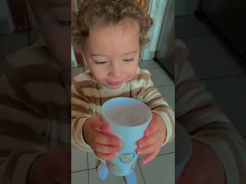 محمودة عم ينق كتير بدو يشرب عصير  