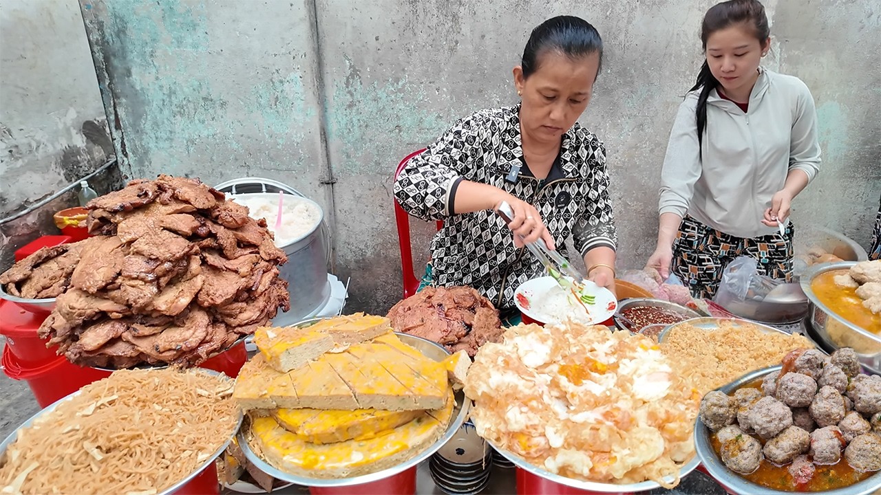 Quán Cơm Tấm Sườn Trứng Núp Hẻm 