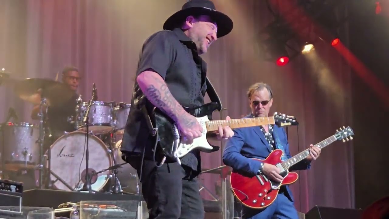 Joe Bonamassa.  Josh Smith Solo  Pack It Up   11/7/25  Fox Theater Detriot MI 
