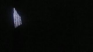 di malam yg dingin dan gelap sepi
