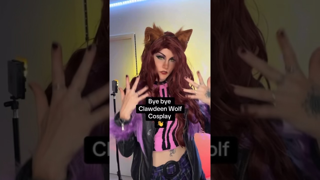 I'm removing my Clawdeen Wolf ❤️#cosplay #monsterhigh