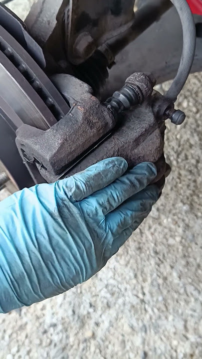 Subaru outback bad brakes? part 2 - testing brake caliper movement drivers side
