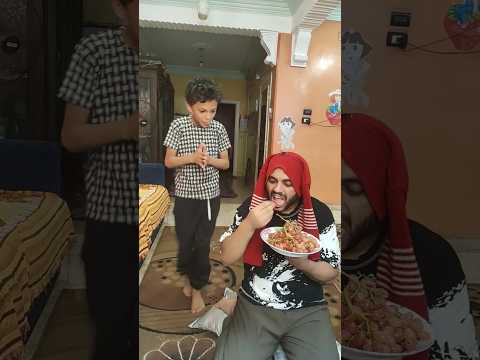 الام البخيله والعنب