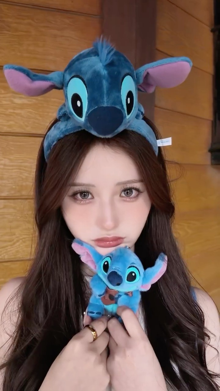 ディズニーって気合い入るよね💙スティッチカチューシャ盛れすぎた