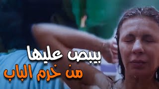 🔞🤔 بيبص على نجلاء بدر وهى بتستحمى من خرم الباب