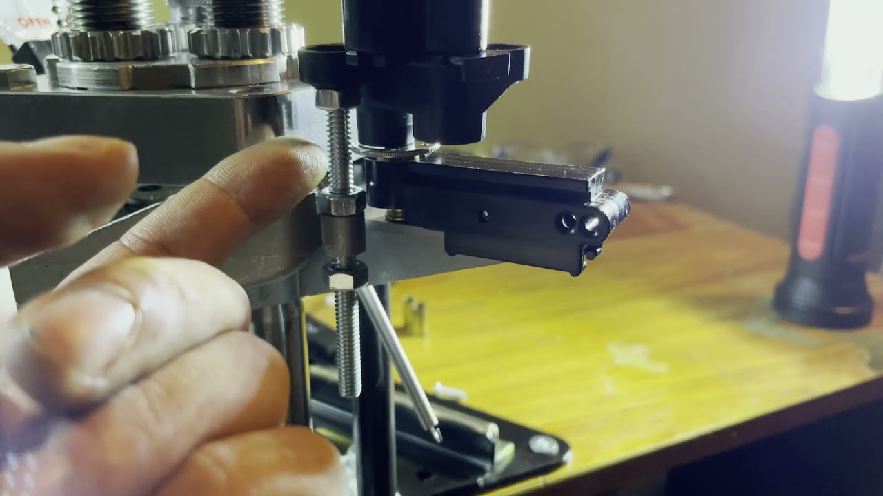 Lee Pro 1000 9mm case feeder instal - YouTube