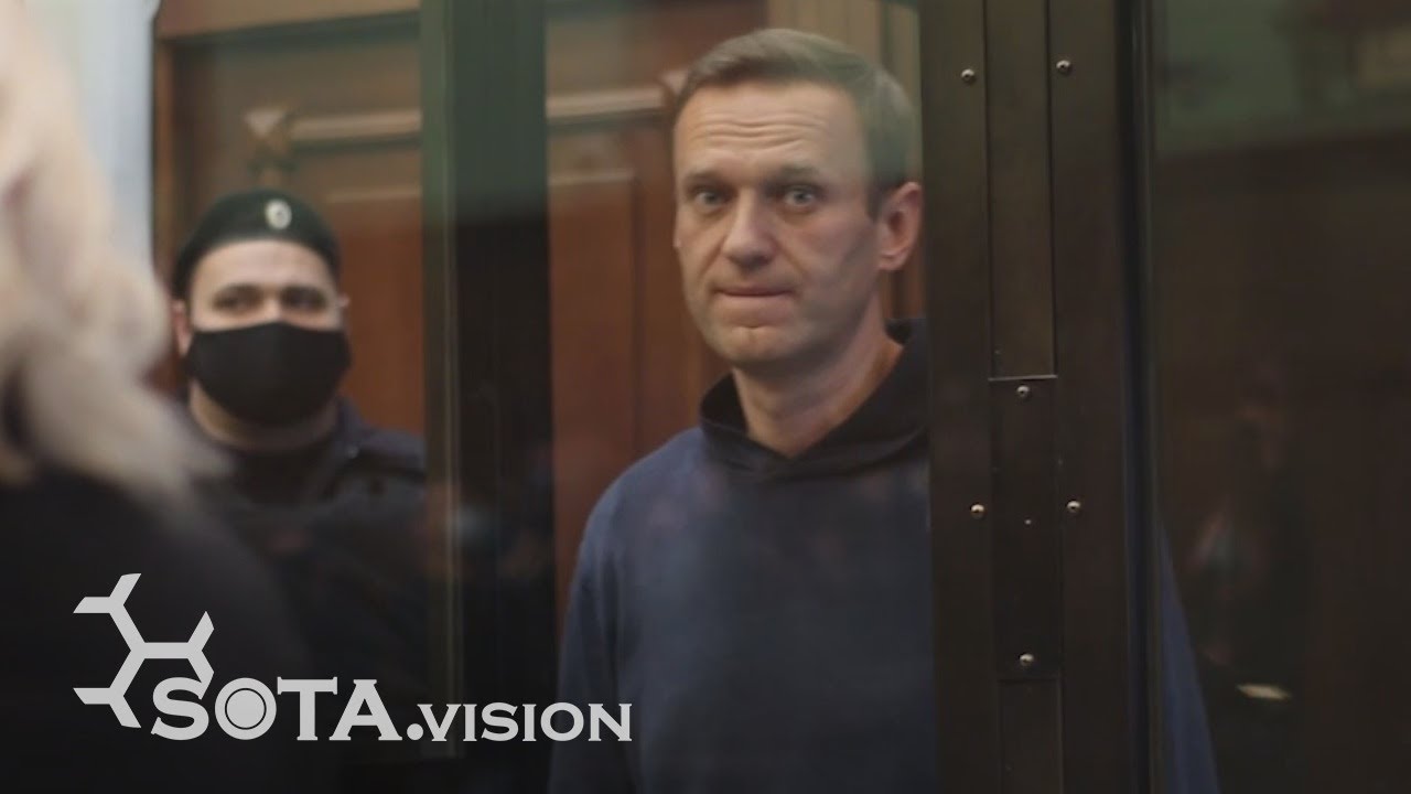 Насколько посадили. Навального посадили. Навальный за 2 года в тюрьме. Политик сел в тюрьму. Навального посадили в колонию.