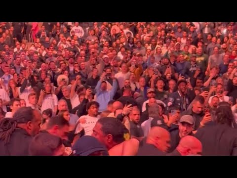 ديلون دانيس يقاتل جون بورك في  322