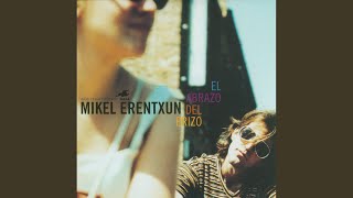 Video thumbnail of "Mikel Erentxun - No pido nada más"