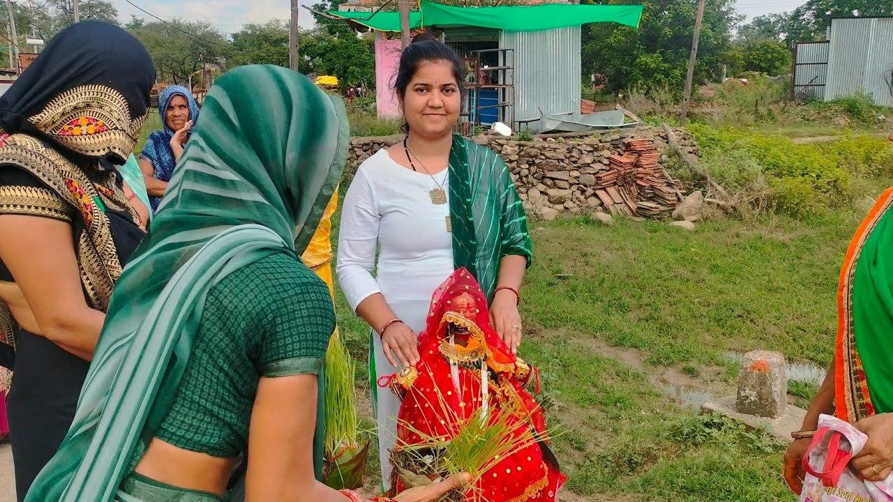 aj pehli bar mene apne sir pr rkhi tijh or.kiya dans  ..tijh ka dusra din