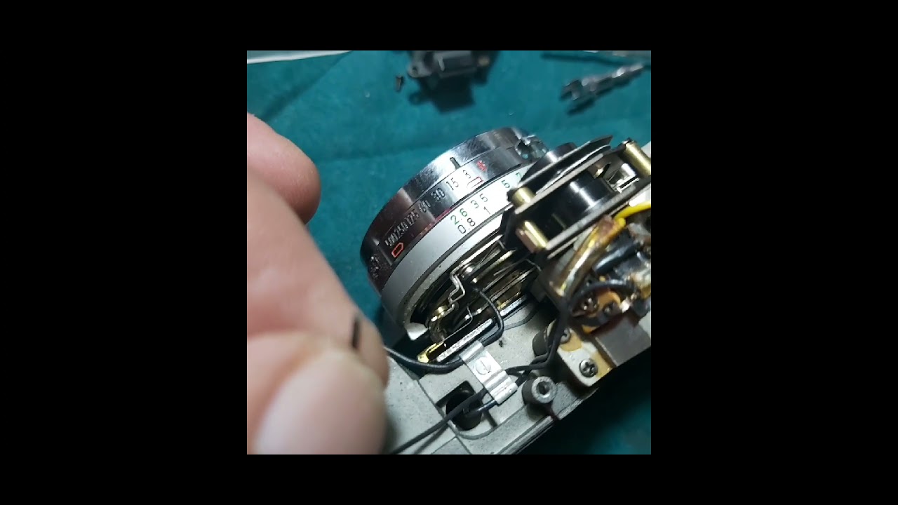 CANON DEMI EE17,STUCK...FILM ADVANCE LEVER,SHUTTER BUTTON,PIX LIFHT